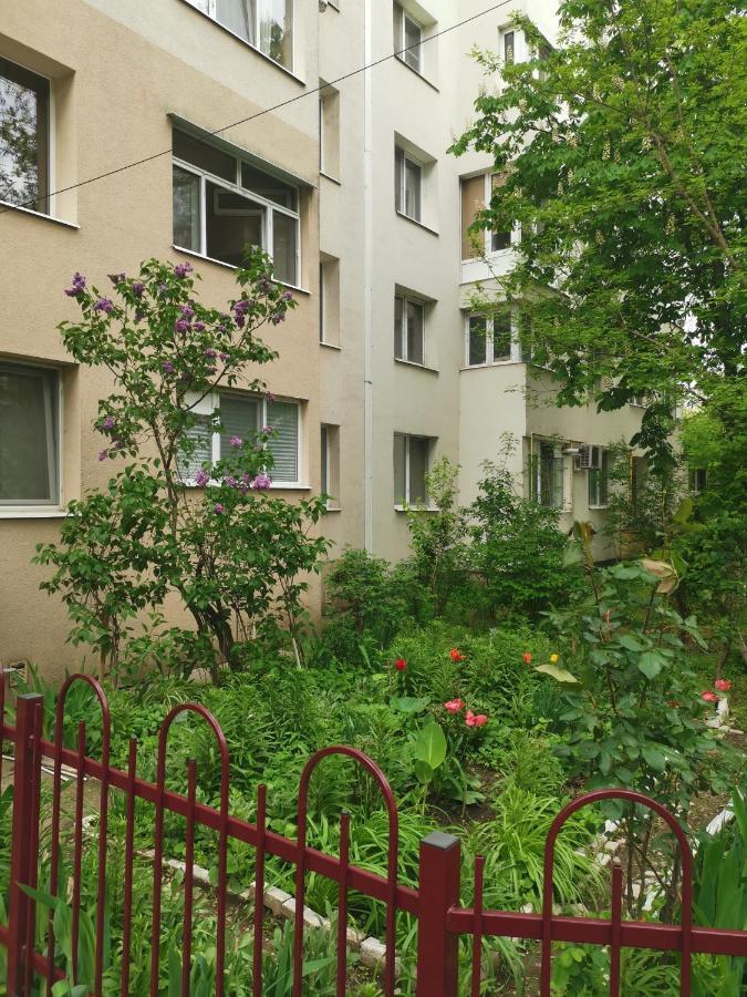 Awesome Apartment Бухарест Экстерьер фото