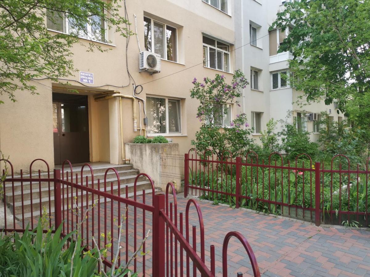 Awesome Apartment Бухарест Экстерьер фото
