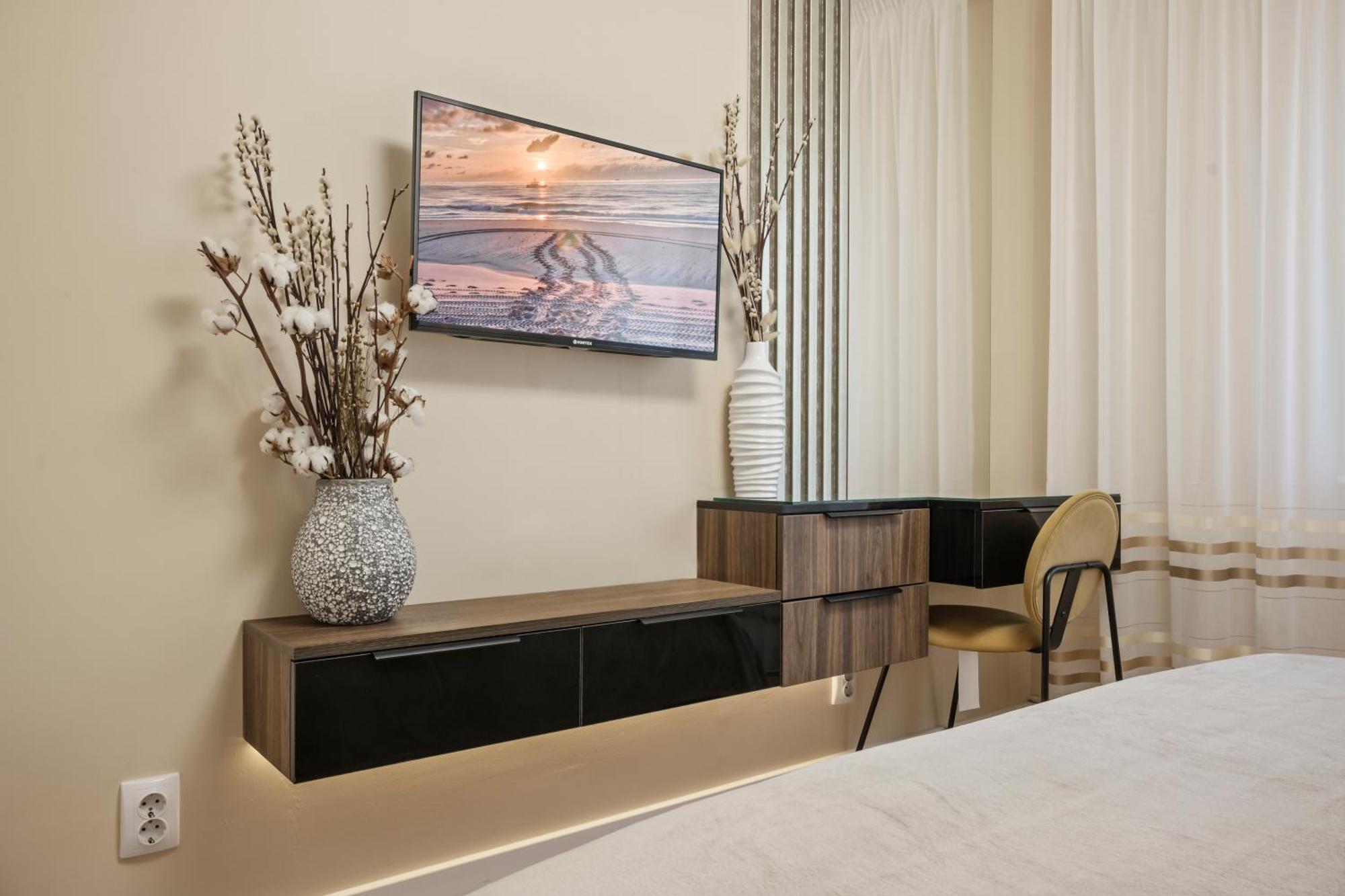 Awesome Apartment Бухарест Экстерьер фото